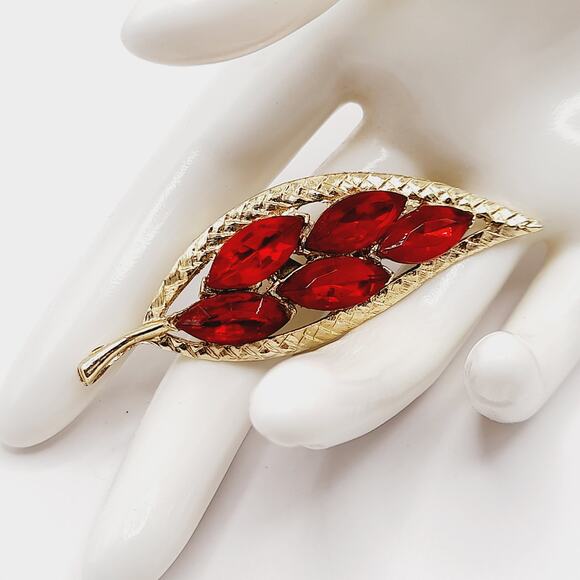 Vintage 1950s Red Rhinestone Leaf Brooch Gold Tone 2.5 Inch Unsigned - Picture 1 of 5